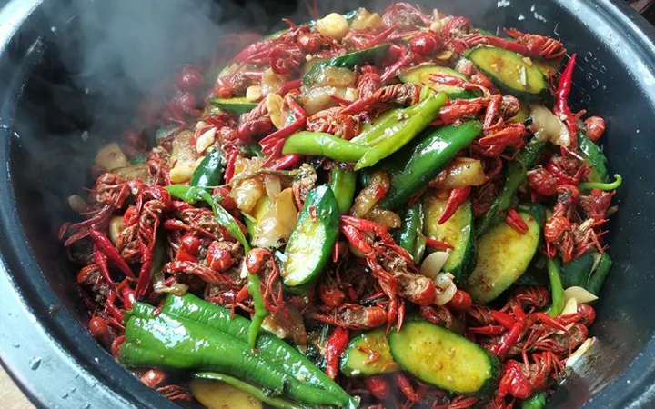 麻辣鮮香小龍蝦，銘仁教育裝備集團(tuán)粽情過端午-4