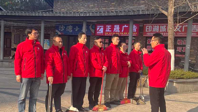 銘仁控股集團“凈美長沙，凈化心靈” 公益活動